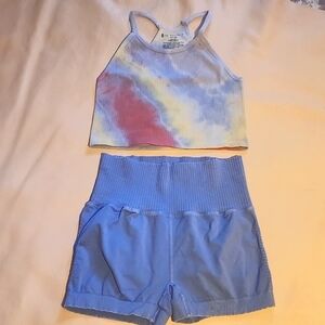 FP Movement happiness runs crop tank and good karma shorts. Size: M/L